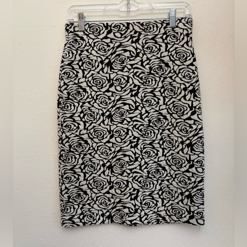 Philosophy Republic Clothing Black & White Rose Jacquard Pencil Skirt | Size 2